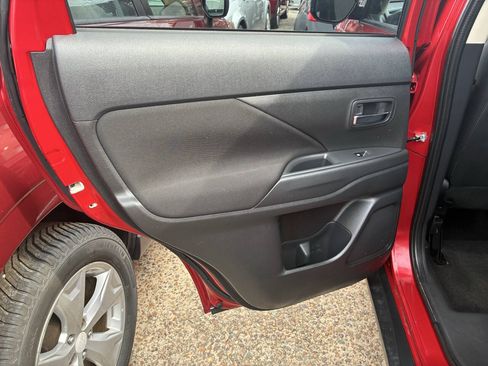 Used 2017 Mitsubishi Outlander SE AWD/4WD image 8