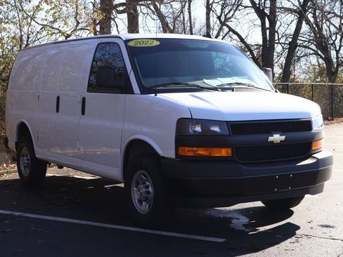 Used 2022 Chevrolet Express 3500 w/ Driver Convenience Package image 10