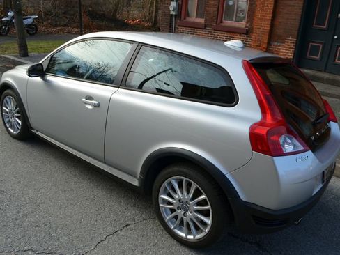 Used 2010 Volvo C30 T5 image 6