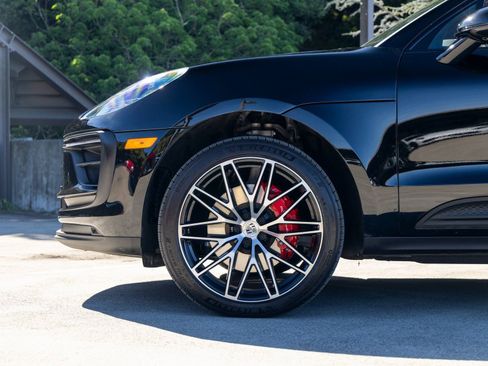 Certified 2025 Porsche Macan S image 13