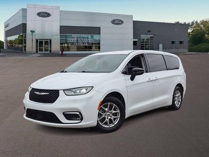 Used 2024 Chrysler Pacifica Touring-L