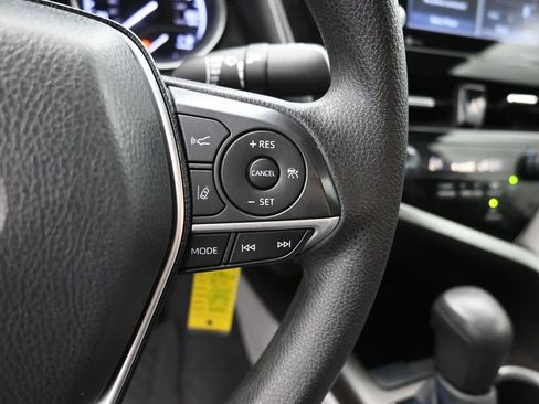 Used 2022 Toyota Camry LE image 28