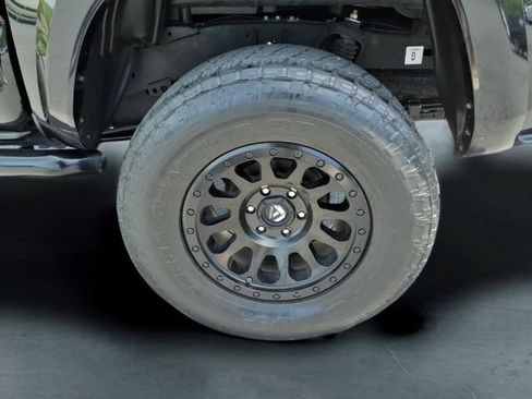 Used 2018 Toyota Tacoma TRD Sport AWD/4WD image 14