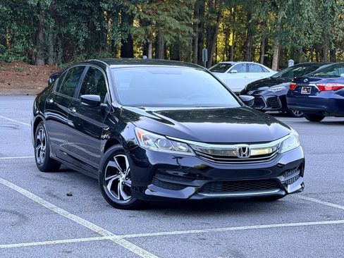 Used 2017 Honda Accord LX image 5
