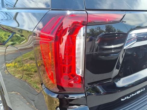 Used 2021 GMC Yukon SLE w/ Gmc Pro Safety Plus Package AWD/4WD image 16