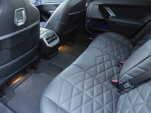 Certified 2023 BMW 740i image 31