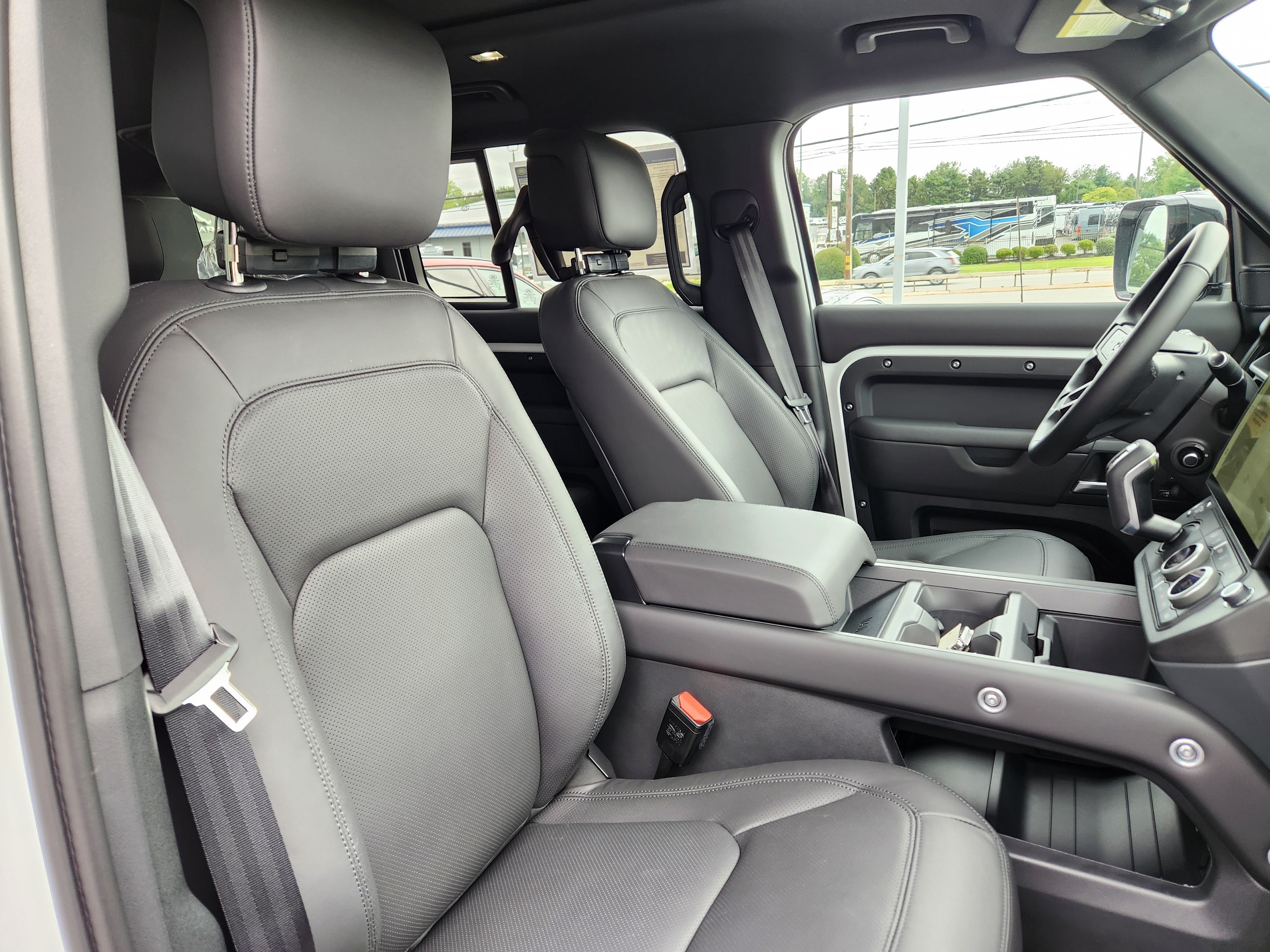 New 2026 Land Rover Defender 110 X-Dynamic SE AWD/4WD image 12