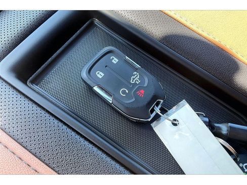 Used 2022 Chevrolet Silverado 1500 High Country w/ Technology Package image 14