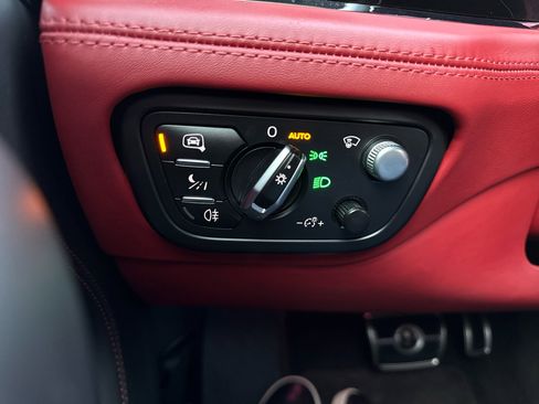 Used 2019 Bentley Bentayga image 68