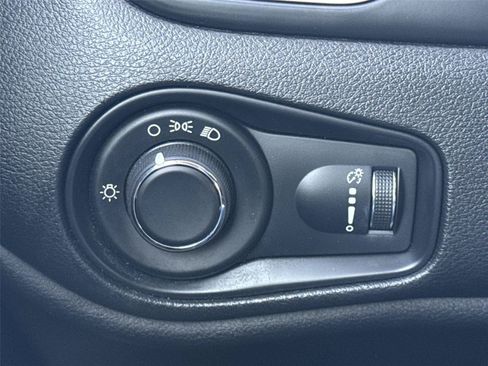 Used 2016 Jeep Renegade Sport w/ Power & Air Group AWD/4WD image 29