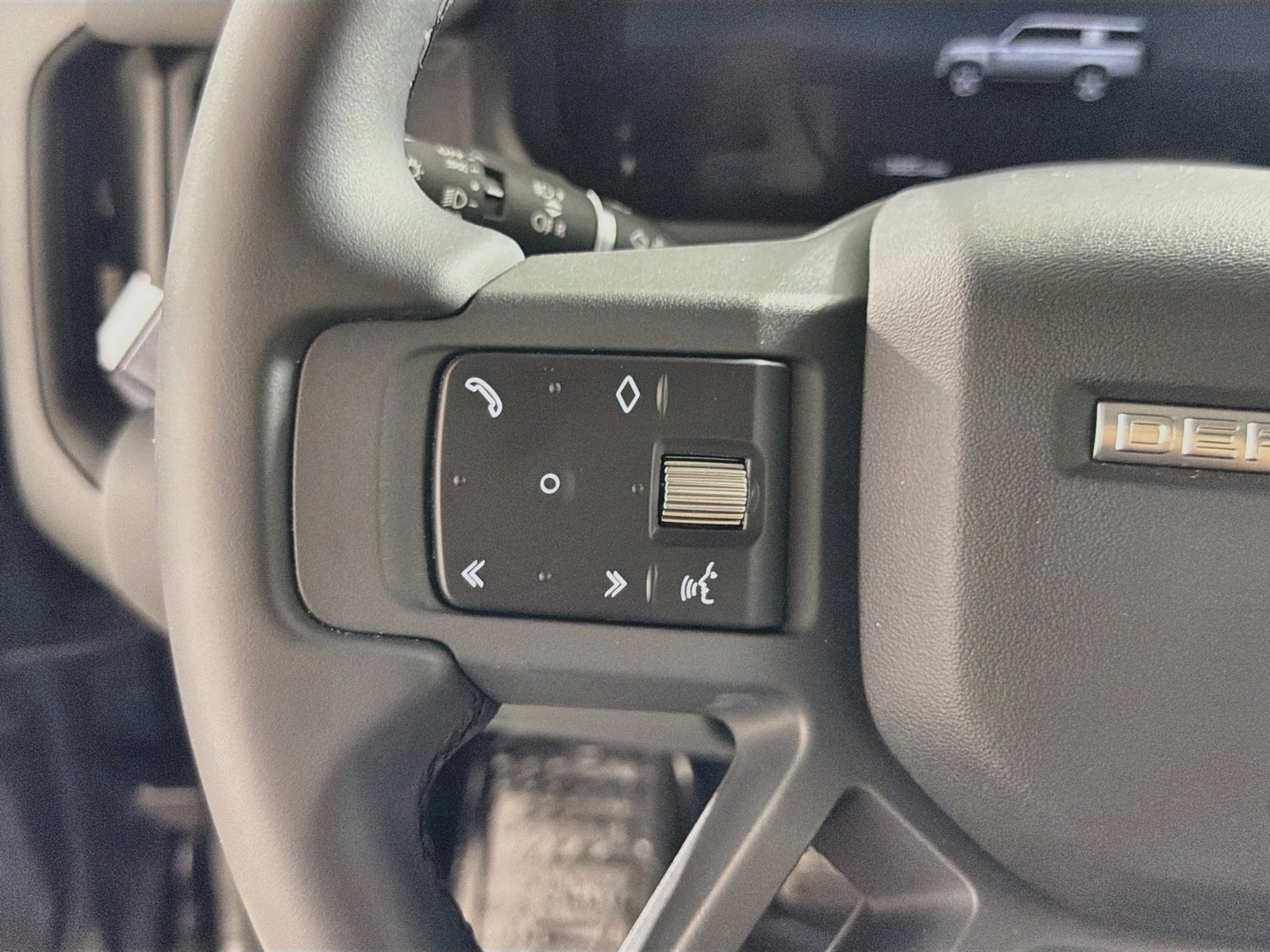Certified 2025 Land Rover Defender 130 X-Dynamic SE AWD/4WD image 12