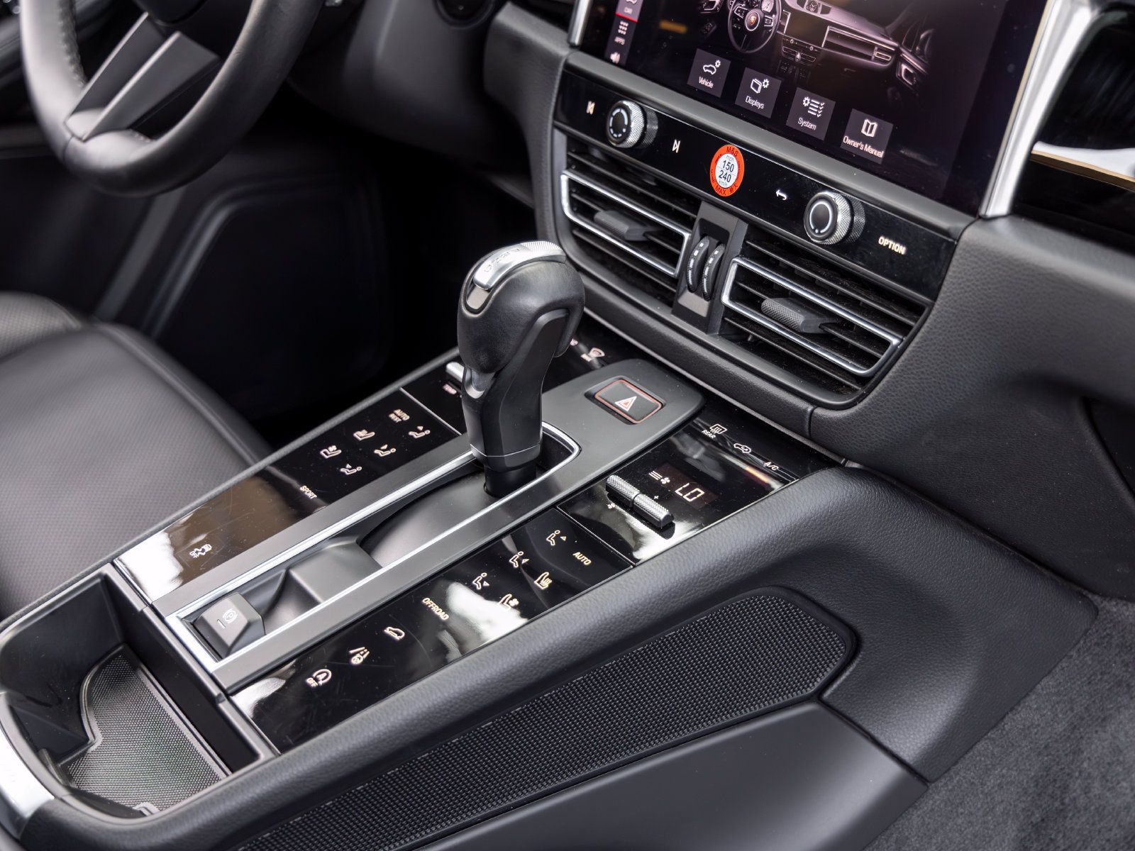 Used 2023 Porsche Macan AWD/4WD image 61