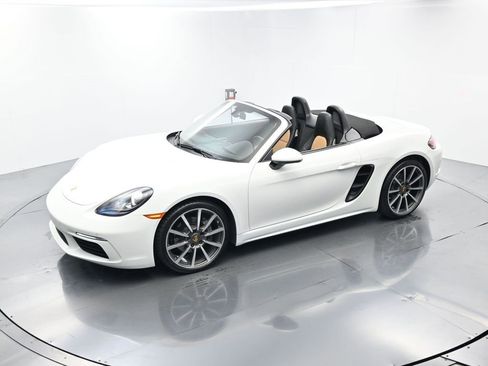 Used 2018 Porsche 718 Boxster image 36