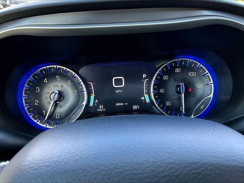 Used 2023 Chrysler Pacifica Touring-L FWD image 13