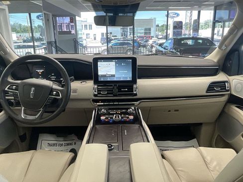 Used 2021 Lincoln Navigator Reserve w/ Luxury Package AWD/4WD image 16