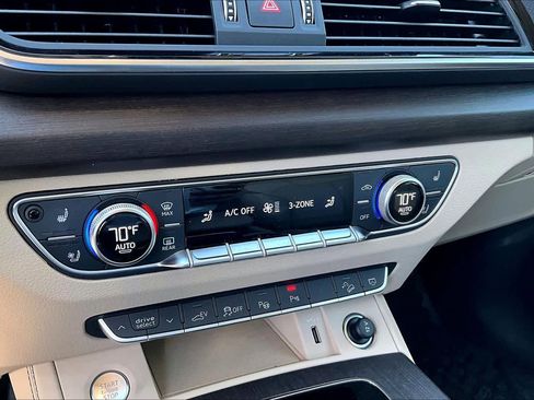 Used 2023 Audi Q5 e Prestige image 25