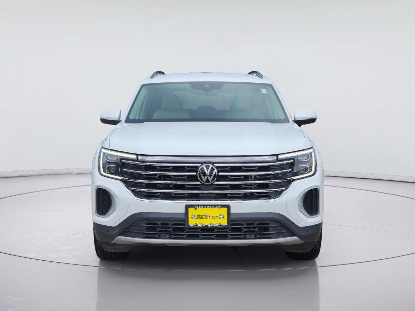 Used 2024 Volkswagen Atlas SE w/ Black Wheel Package FWD image 2