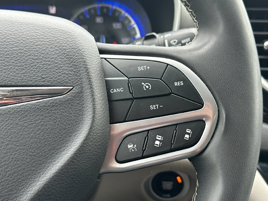 Used 2024 Chrysler Pacifica Touring-L FWD image 25