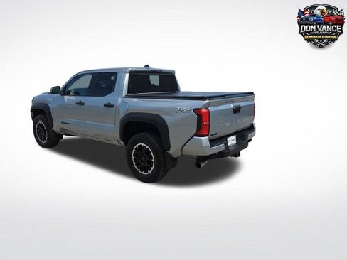 Used 2026 Toyota Tacoma TRD Off-Road AWD/4WD image 3