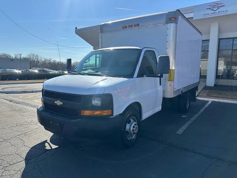 Used 2012 Chevrolet Express 3500 image 3