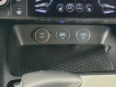 Used 2025 Genesis G70 2.5T RWD image 26