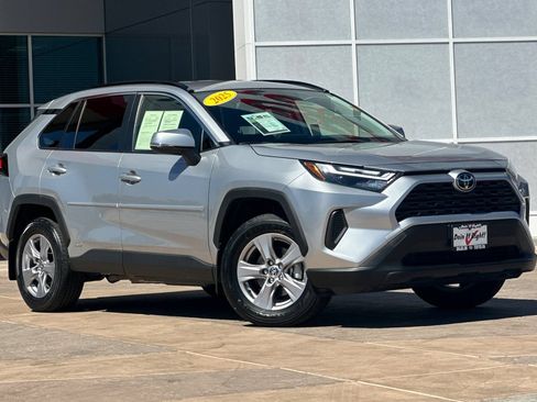 Used 2025 Toyota RAV4 XLE AWD/4WD image 2