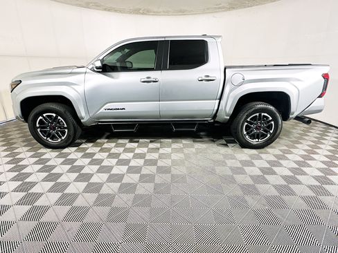 Used 2024 Toyota Tacoma TRD Sport AWD/4WD image 6