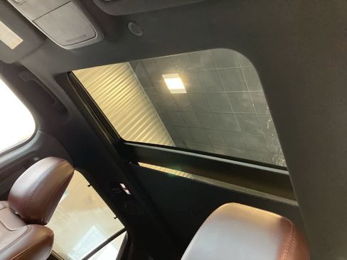 Used 2020 Ford Explorer Platinum w/ Premium Technology Package image 12