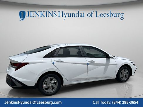 Certified 2026 Hyundai Elantra SE FWD image 5
