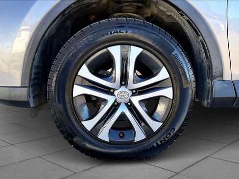 Used 2017 Toyota RAV4 LE image 10