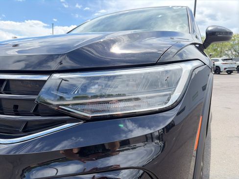Used 2022 Volkswagen Tiguan SE R-Line AWD/4WD image 9