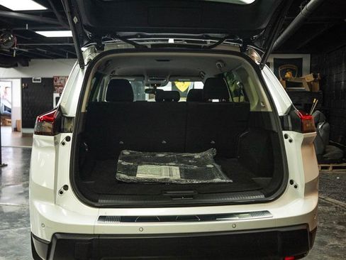 Used 2024 Nissan Rogue SV FWD image 7