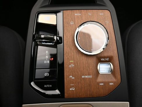 Used 2023 BMW iX xDrive50 w/ Ultimate Package 2 image 18