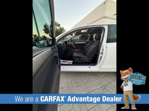 Used 2010 Volkswagen Golf 2-Door image 17