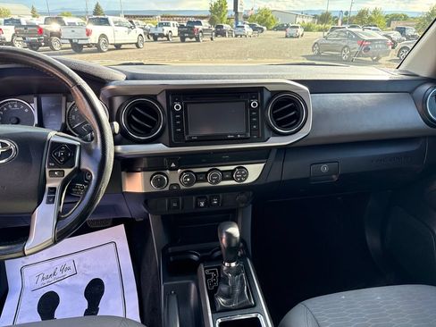 Used 2019 Toyota Tacoma SR5 AWD/4WD image 19