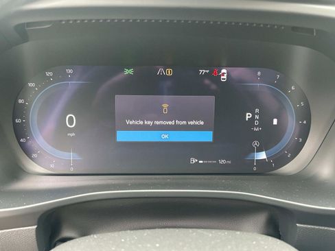 Certified 2024 Volvo XC40 B5 Ultimate w/ Climate Package image 10