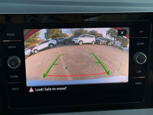 Used 2025 Volkswagen Jetta SE image 24