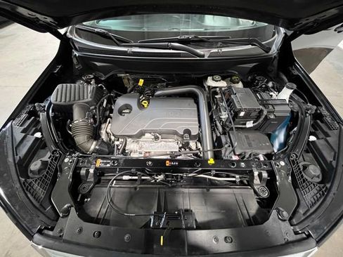 Used 2024 GMC Terrain SLT image 27