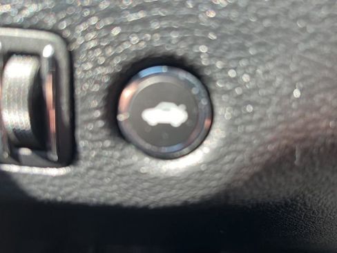 Used 2017 Chrysler 300 Touring w/ Value Package image 16