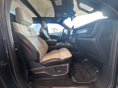 Used 2023 Ford F150 Lightning Platinum image 29