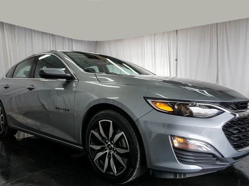 Used 2025 Chevrolet Malibu RS image 2