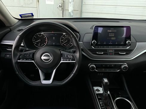 Used 2025 Nissan Altima 2.5 SR image 14