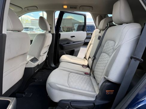 Used 2022 Nissan Pathfinder SV AWD/4WD image 26