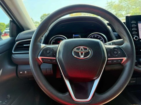 Used 2022 Toyota Camry LE FWD image 13
