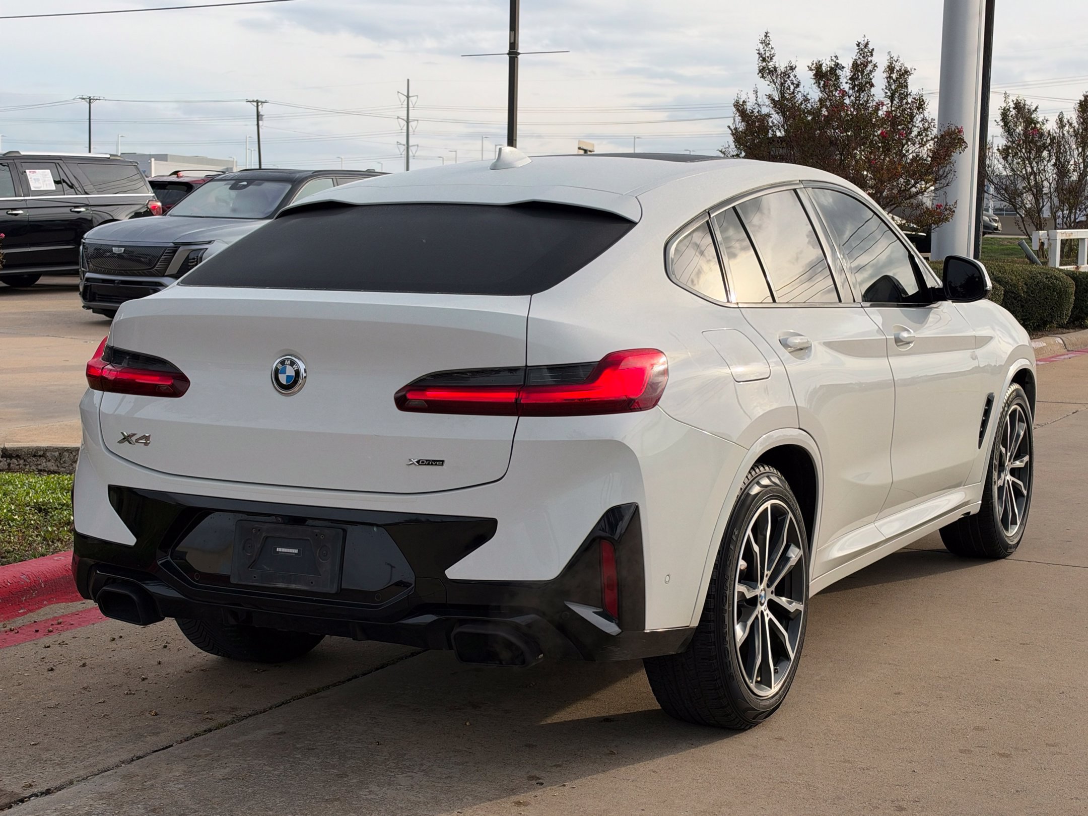 Used 2022 BMW X4 xDrive30i w/ M Sport Package 2 AWD/4WD image 6