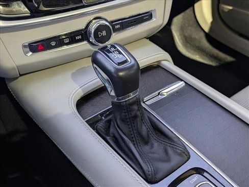 Used 2017 Volvo V90 T6 Cross Country image 12