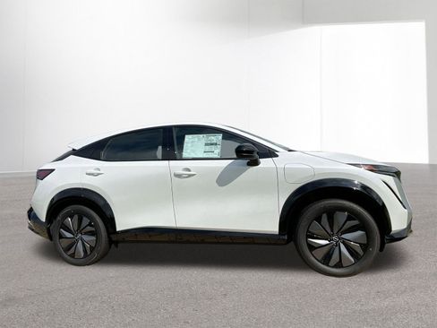 New 2024 Nissan Ariya AWD image 30