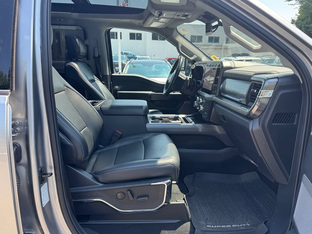 Used 2024 Ford F350 Lariat w/ Lariat Ultimate Package AWD/4WD image 30