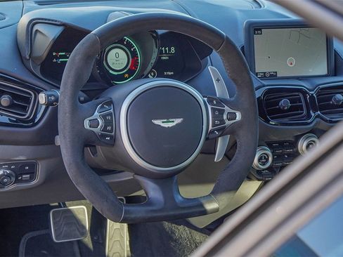 Used 2022 Aston Martin V8 Vantage Coupe image 19