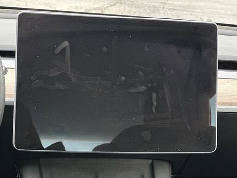 Used 2023 Tesla Model 3 Standard Range image 3